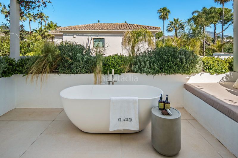 Foto 852d5a6d-c377-4bc3-9975-487f0c43fde3. Xalet amb aparcament piscina a Las Brisas Marbella