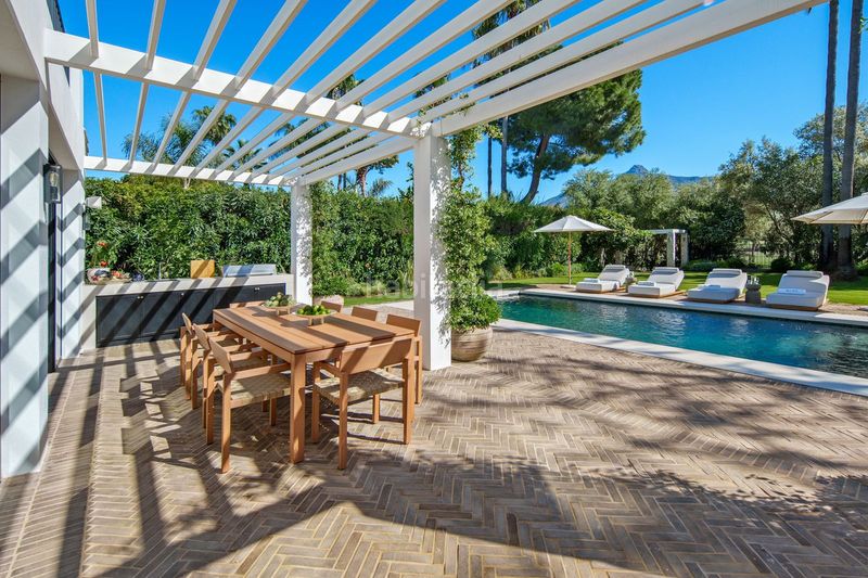 Foto ad61aa7a-297e-41d1-80a4-6a7fa2174296. Xalet amb aparcament piscina a Las Brisas Marbella