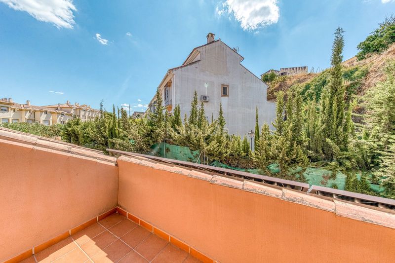 Foto 0f7a65ef-c7d7-45a9-86dd-6da81c365525. Casa adossada amb aparcament a Coín