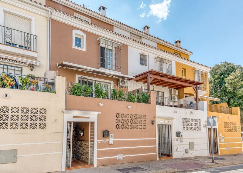 Foto a69261fb-26e4-456c-90d1-59bce2e69976. Casa adossada amb aparcament a Coín