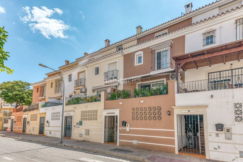 Foto c045bb03-ea8b-46d7-8c0f-bec3b598f905. Casa adossada amb aparcament a Coín