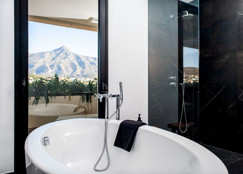 Foto 2297fea6-c5d7-4bd6-bb6c-e166ecd714b0. Àtic amb aparcament piscina a Las Brisas Marbella