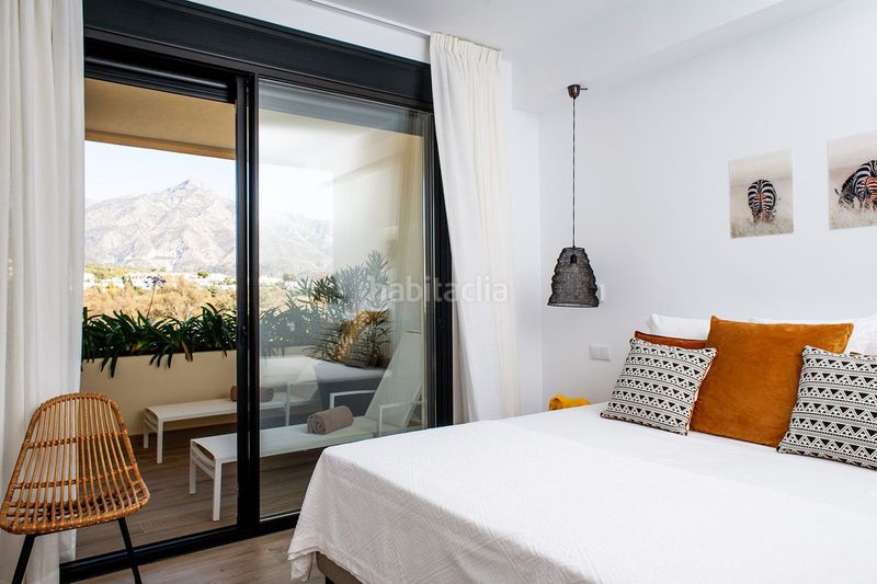 Foto d441e981-229a-4f89-9f01-cdb7a27641dd. Àtic amb aparcament piscina a Las Brisas Marbella