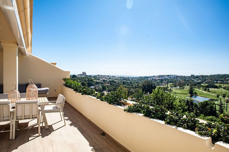 Foto d0e3539f-c987-4643-96a2-bcd3eea615c5. Ático en Las Brisas Marbella