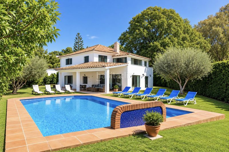 Foto 174f81f0-5817-4935-919c-006a5b92c2d7. Xalet amb aparcament piscina a Elviria Marbella