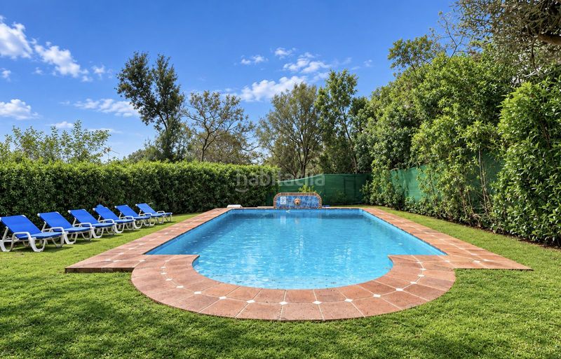 Foto 1bdc178e-9280-4dff-9c81-e53ad81569f6. Xalet amb aparcament piscina a Elviria Marbella