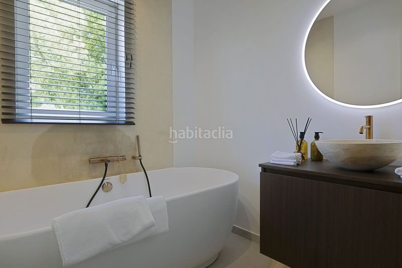 Foto 9612f8d0-9acb-4b64-bac1-26cf243f405b. Xalet amb aparcament piscina a La Alquería Benahavís