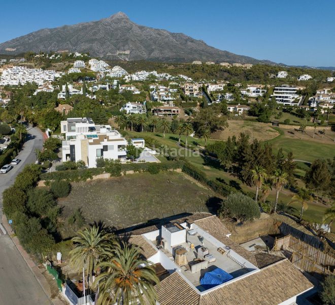 Foto c1a723d6-d6f5-41b1-b48e-012d36de4ec9. Terreny residencial a Los Naranjos Marbella