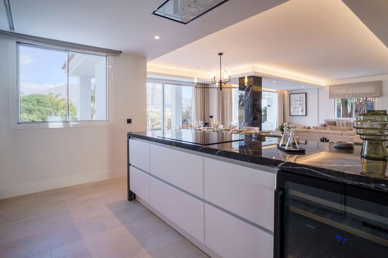 Foto b1d33f06-1361-4d44-bfed-99fa39a66f8e. Chalet avec parking piscine dans Las Brisas Marbella