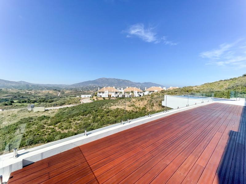 Foto 3d8d3016-0687-4fe7-b87a-e1b612af66d6. Xalet amb aparcament piscina a La Cala Golf - Lagar Martell Mijas