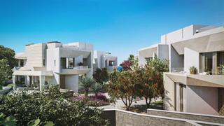 Casa adossada a Nueva Andalucía centro