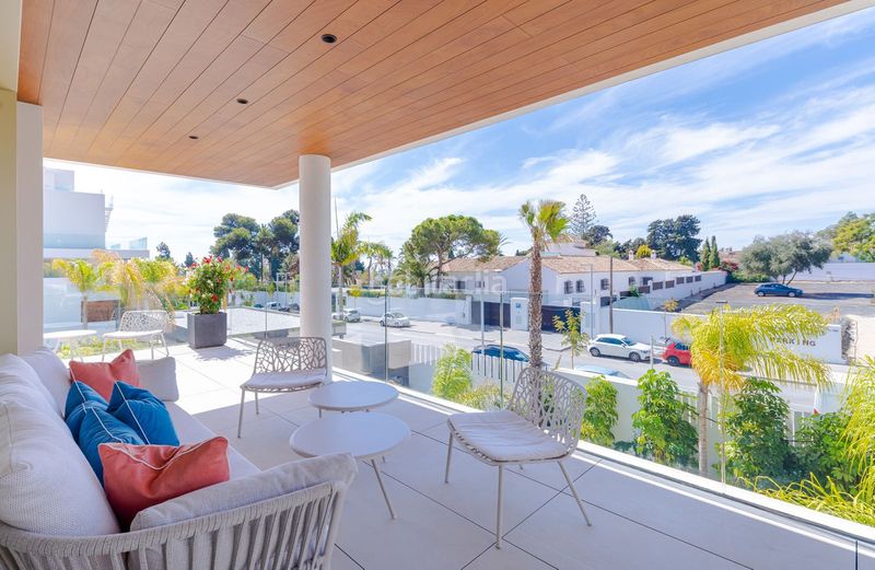 Foto d887eb22-1ae7-49bc-a750-408ec2758a75. Ático en Las Lomas de Río Verde Marbella