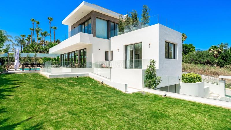 Foto 8bf7cd31-bd7d-4fb7-8b23-44a69bd4a835. Chalet mit parking pool in Puerto Banús Marbella