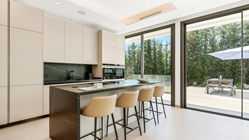 Foto 0118379a-3b97-4a49-8946-d5378bf5aa17. Chalet en Puerto Banús Marbella