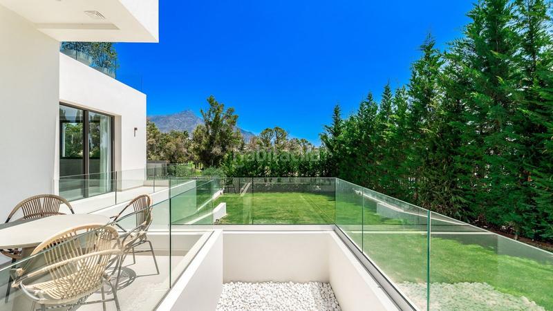 Foto 1c4c90cd-dc1a-4fdd-a1e6-e8ca617c0145. Chalet con parcheggio piscina in Puerto Banús Marbella