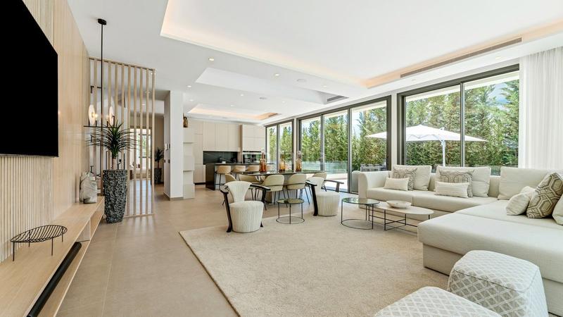 Foto b4e519a4-c12e-40bd-830e-956c7c9d88d0. Chalet con parcheggio piscina in Puerto Banús Marbella