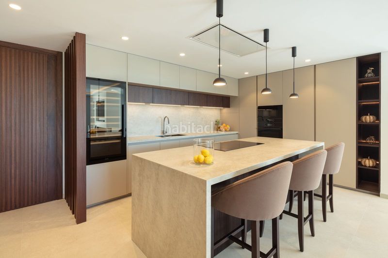 Foto 3025e4d7-c9ae-483e-ae15-b9ec6aa6733f. Dúplex amb aparcament piscina a Los Naranjos Marbella