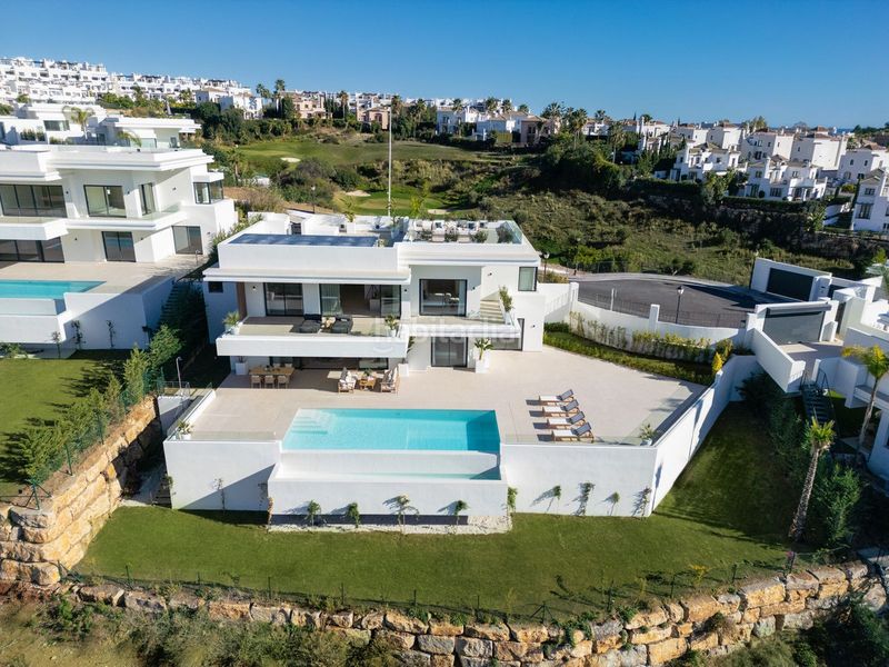 Foto e664250e-1e2d-4a51-b4a3-9da4d42b6f1b. Xalet amb aparcament piscina a La Concha - Resina Golf Estepona