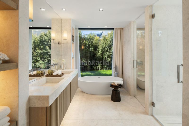 Foto 5fb107e8-2e49-4913-af06-de42a808886a. Xalet amb aparcament piscina a Las Brisas Marbella