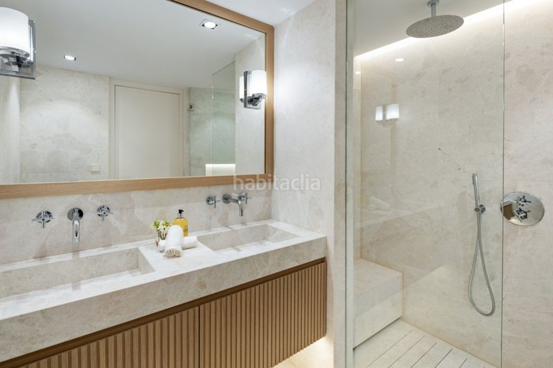 Foto c8aa598b-47f8-4e2e-b814-9d450f2f9c1f. Xalet amb aparcament piscina a Las Brisas Marbella