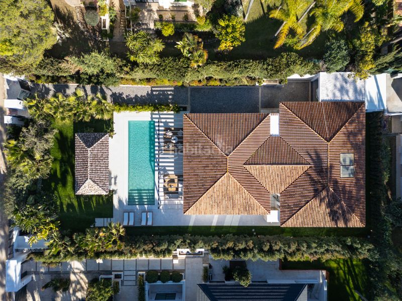 Foto f248b7c7-7e6a-4942-8672-c3602b671b31. Xalet amb aparcament piscina a Las Brisas Marbella