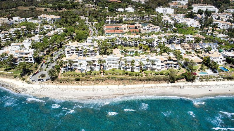 Foto e5faac64-6f1b-4153-97f7-cedbb8b3738e. Planta baja en Puente Romano Marbella