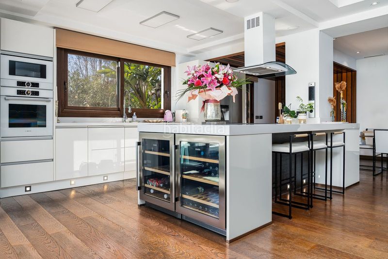 Foto 20786296-0023-4faa-91d1-35fcd291eca5. Xalet amb aparcament piscina a Las Brisas Marbella