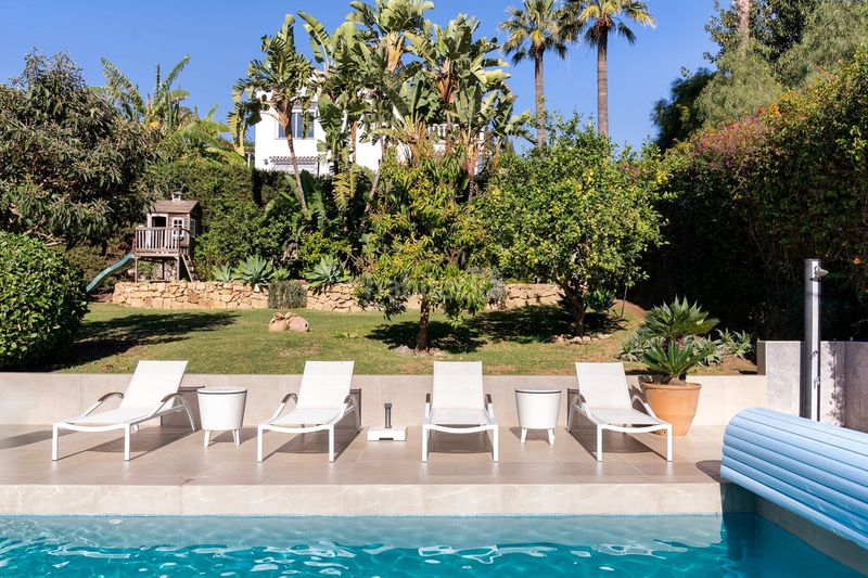 Foto 83aa893a-d7ef-4928-977d-9f14e790408a. Xalet amb aparcament piscina a Las Brisas Marbella