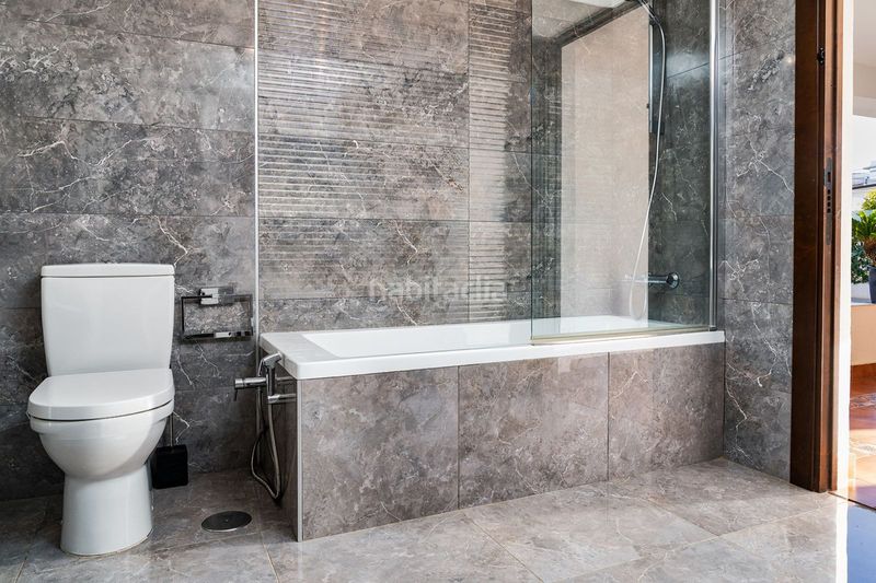 Foto 8a3a76c2-6bee-4676-a464-44daa2f8ea34. Xalet amb aparcament piscina a Las Brisas Marbella