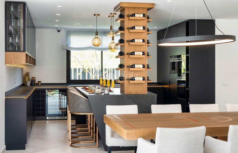 Foto 4955c5b8-4af1-4040-8c35-eb778b3f5f8f. Chalet mit parking in Nueva Andalucía centro Marbella