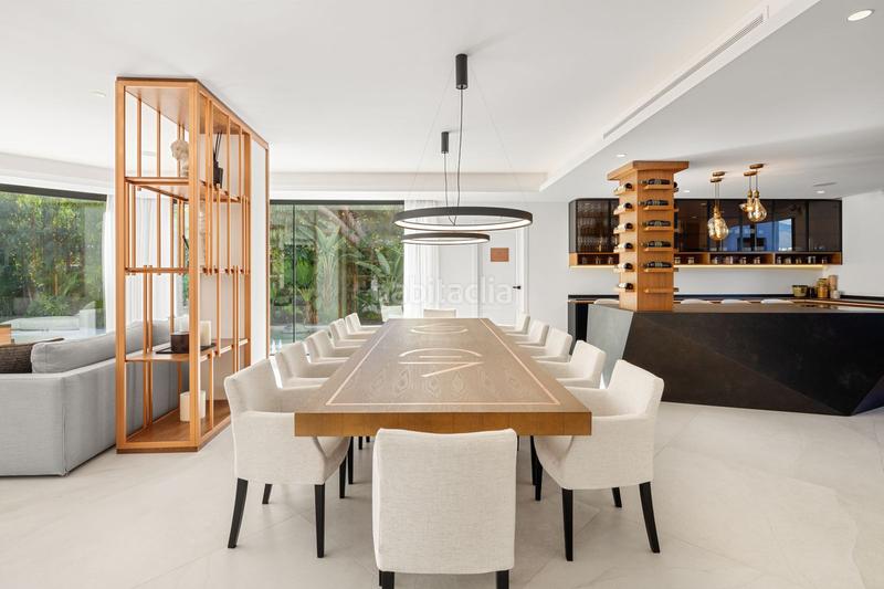 Foto 927f83ae-e2c3-4870-a9dc-f48aeea4acf5. Chalet mit parking in Nueva Andalucía centro Marbella