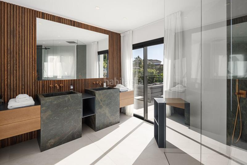 Foto 98957a9c-b6dd-4426-aa08-5a269b727bf3. Chalet mit parking in Nueva Andalucía centro Marbella