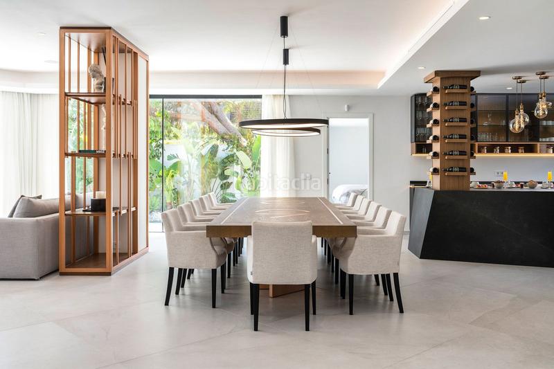 Foto 9fa7af91-b9a8-4512-a79e-1bbf31b08aaa. Chalet mit parking in Nueva Andalucía centro Marbella