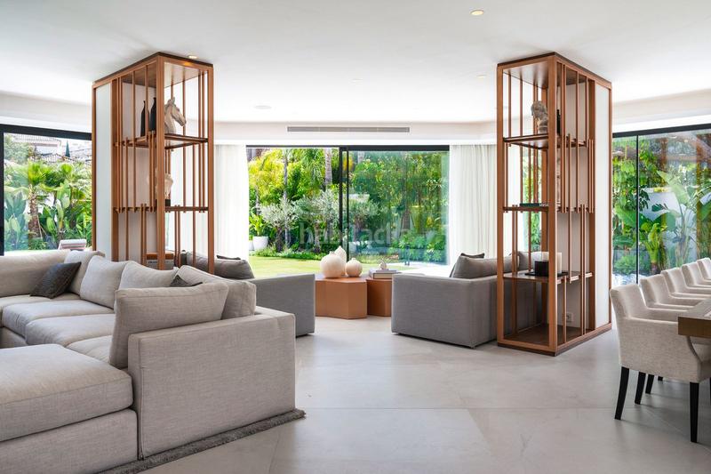 Foto b911a70d-c216-4cf6-970f-56bc5d141506. Chalet mit parking in Nueva Andalucía centro Marbella