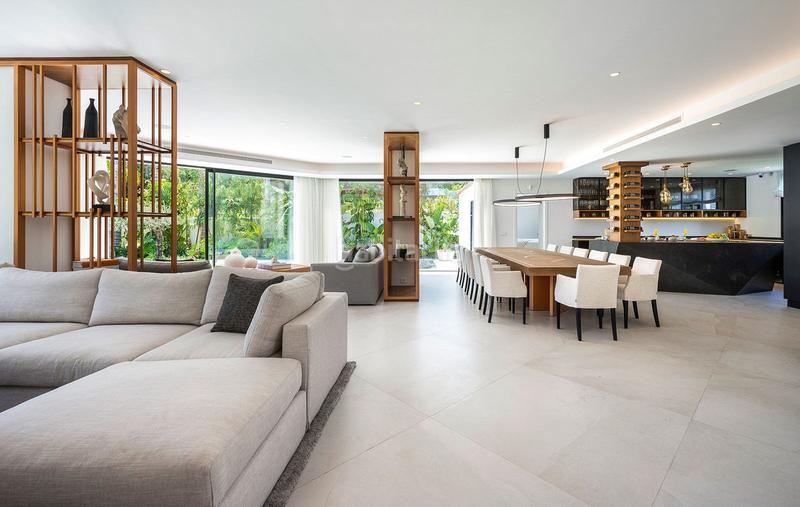 Foto d9e2f5f4-aaab-468f-b218-aef2ccfe5949. Chalet mit parking in Nueva Andalucía centro Marbella