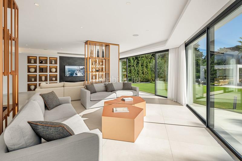 Foto 3b21f61d-fafb-4d8b-a3c9-9537d42fb6ef. Chalet with parking in Nueva Andalucía centro Marbella