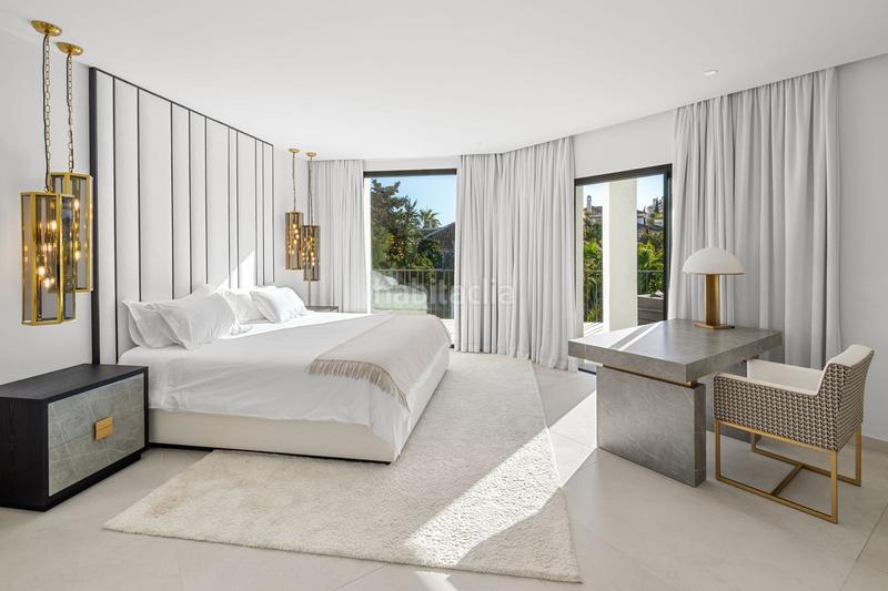 Foto 7eea1a3d-133e-4086-baaf-de351cd71bea. Chalet with parking in Nueva Andalucía centro Marbella