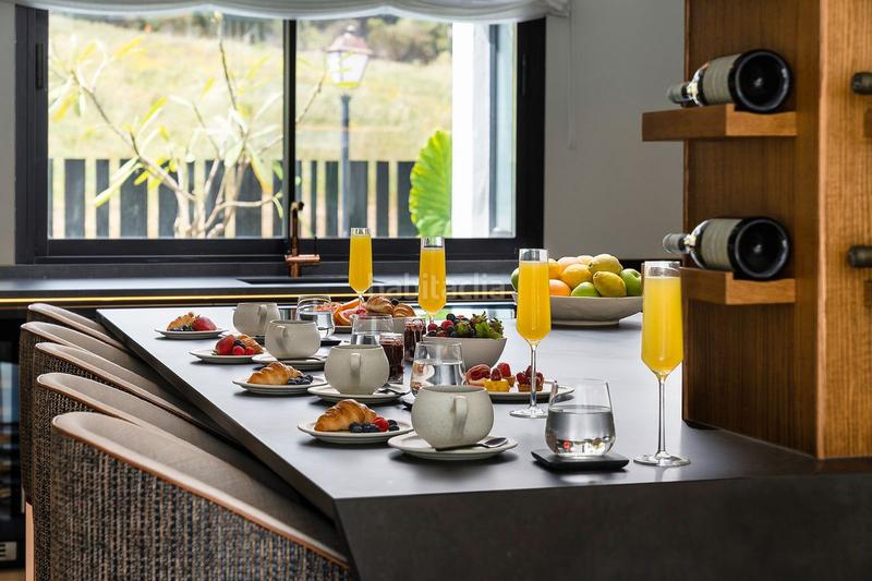 Foto 8744ea05-8d28-4847-b39d-dae3c1f2e4d3. Chalet with parking in Nueva Andalucía centro Marbella