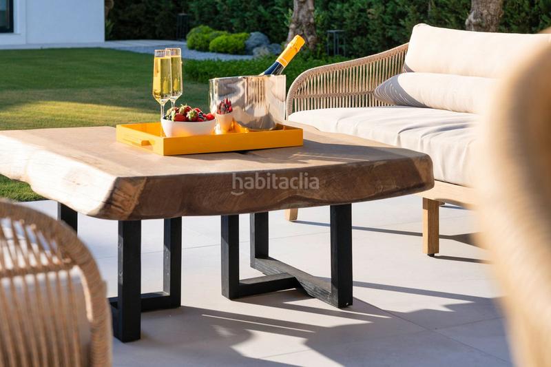 Foto c1fed12d-60a4-4164-a2a3-2cdb77e8f6cc. Chalet with parking in Nueva Andalucía centro Marbella