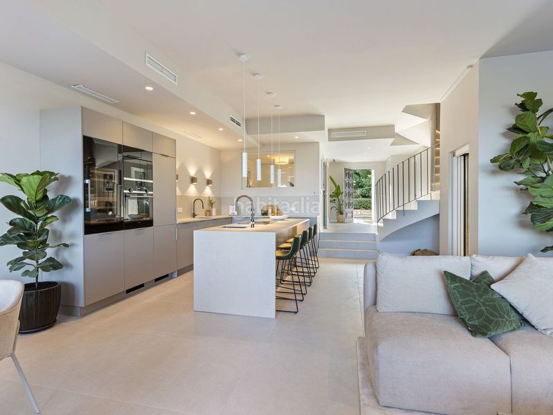 Foto 3e11e46b-1a38-4ee3-9ccf-d2550cfae474. Casa adossada amb aparcament piscina a La Quinta Benahavís