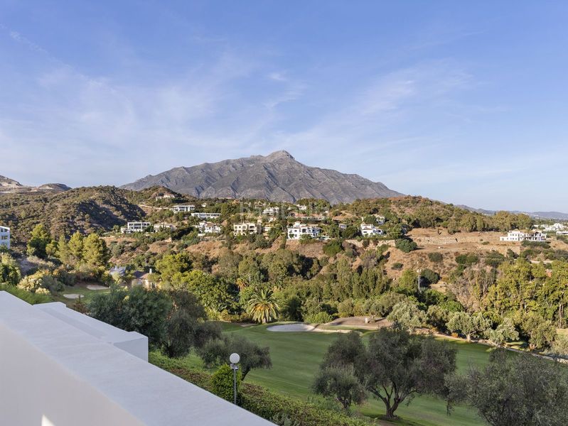 Foto 8f5d7c90-853d-48a8-8709-15598fbac94f. Casa adossada amb aparcament piscina a La Quinta Benahavís