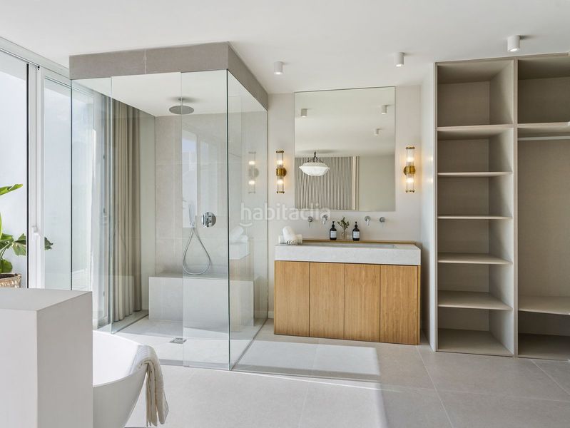 Foto ac2e6cbb-9424-430a-8787-e1f839fdeef2. Casa adossada amb aparcament piscina a La Quinta Benahavís