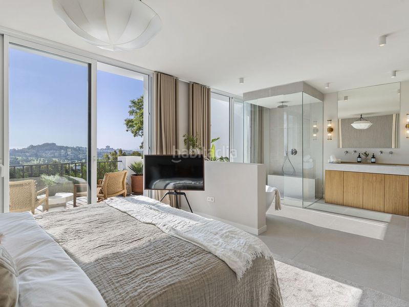 Foto b06f657b-f762-4e13-85c4-4118b9210796. Casa adossada amb aparcament piscina a La Quinta Benahavís