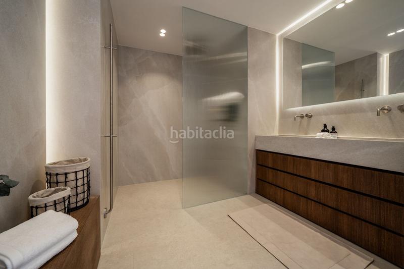 Foto 0b4fa39c-0b64-4505-9d6c-f8a049fa3413. Maison jumelée avec parking piscine dans Los Naranjos Marbella