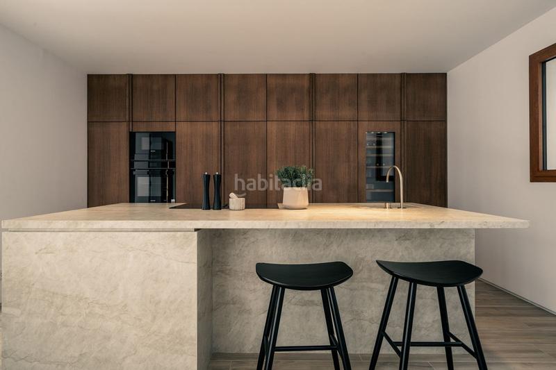 Foto 19bdaffd-2a2c-4cb8-9f30-12a97f8fc241. Maison jumelée avec parking piscine dans Los Naranjos Marbella