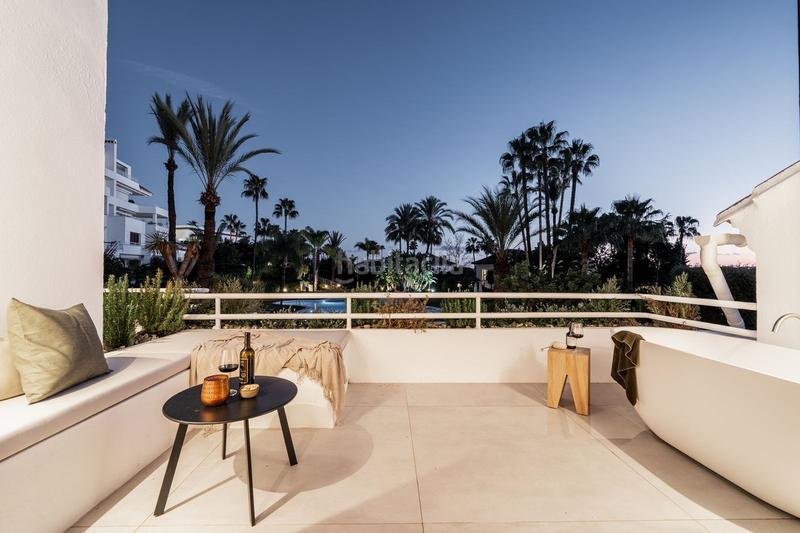 Foto 72519f06-6b9a-42b4-a589-25a5abd7b4c1. Maison jumelée avec parking piscine dans Los Naranjos Marbella