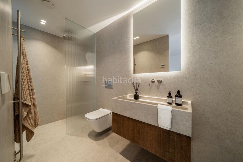 Foto 9060f34a-f59a-4622-8ab6-bd334e746938. Maison jumelée avec parking piscine dans Los Naranjos Marbella