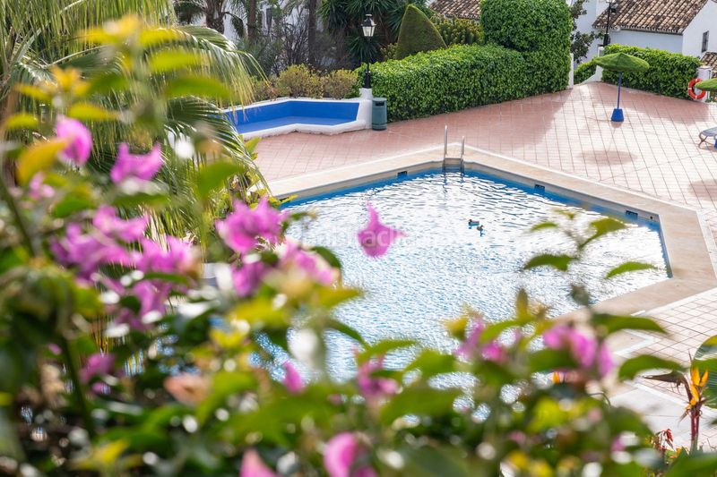 Foto f5548dbe-50de-4208-8f45-8f1875bc8f26. Casa adossada amb aparcament piscina a La Carolina - Guadalpín Marbella