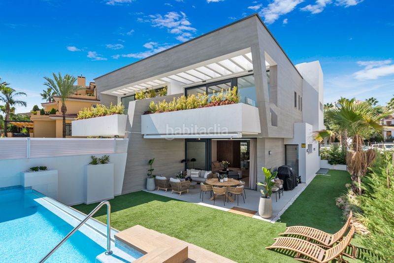 Foto 045bc6b2-830f-4111-8ba0-81b4e0692196. Casa adosada en Puerto Banús Marbella
