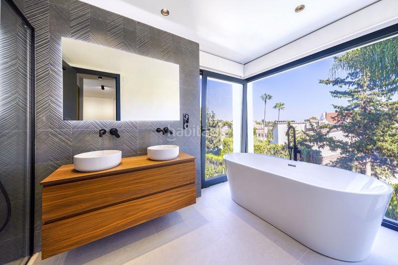 Foto 464fa791-dce3-4ac6-963f-a1d6dd0d3ff6. Chalet avec parking piscine dans Las Brisas Marbella